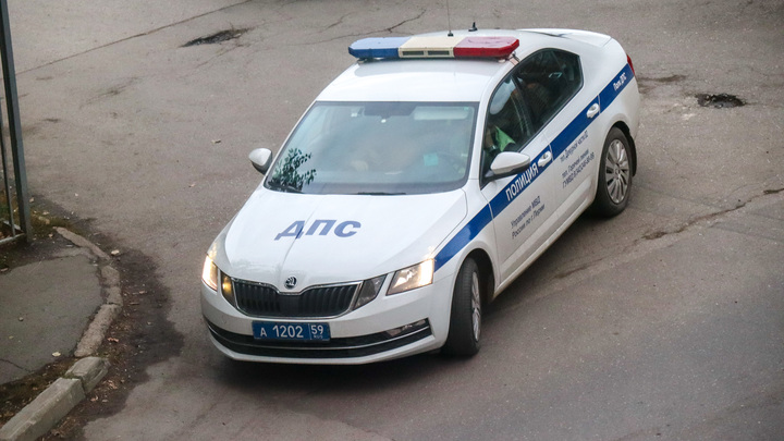 В Новосибирской области отец утонул в машине, спасая 15-летнюю дочь