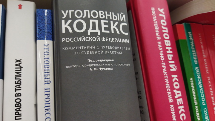 В Челябинской области двое маленьких детей 4 дня провели в грязной квартире без еды