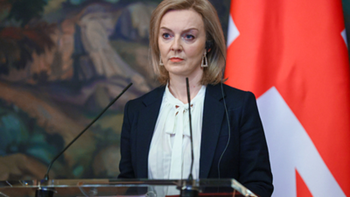 “Богатым-социализм, а рабочим-фигу”: Британцы в ярости от плана премьера Трасс по выживанию зимой