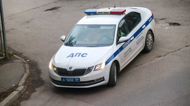 Автомобиль на большой скорости въехал в рынок под Краснодаром