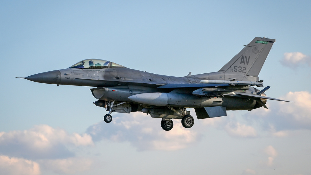 Первый F-16 летит на Украину. Наступление ВСУ получит прикрытие