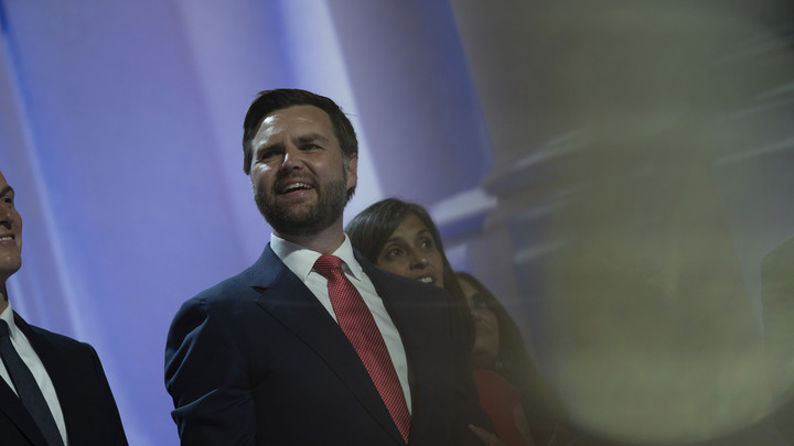 Послов США отсеивали по специальной схеме: Напарника Трампа похвалили за анкету