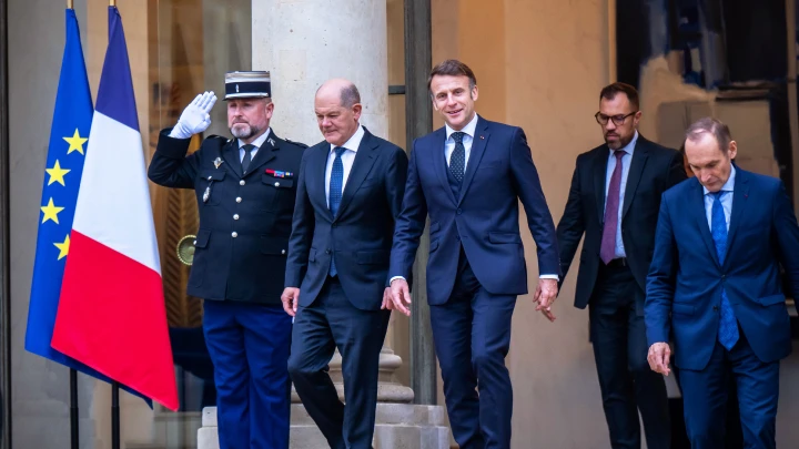 По сценарию третьей мировой: Макрон и Стармер везут Трампу свой план по Украине