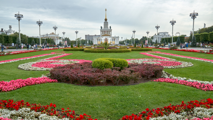 Этой весной территорию ВДНХ украсят более миллиона цветов