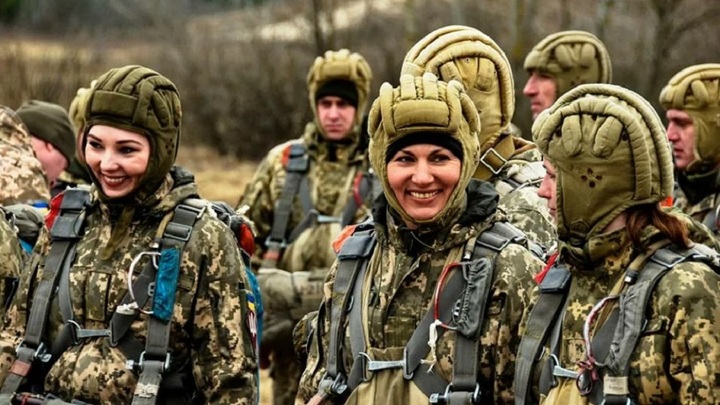 Киев начал повальную мобилизацию украинок в ряды ВСУ