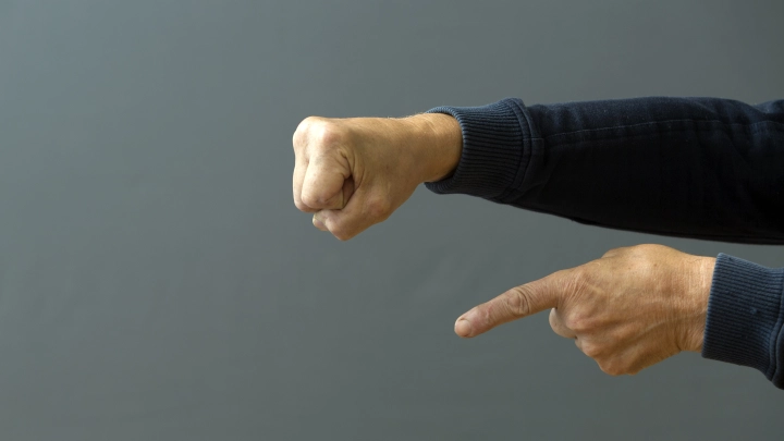 Я с СВО, мне ничего не будет!: В Екатеринбурге неизвестный избил женщину, прикрываясь участием в спецоперации