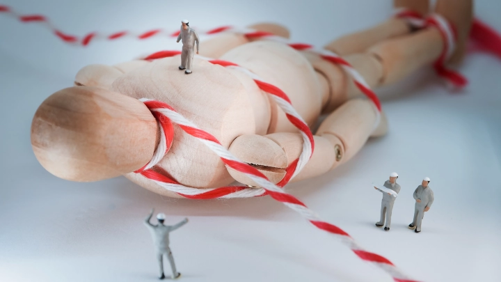 В отпуск не едете, запрещено: Русских снимают с рейсов в Турцию, ОАЭ и Таиланд - проблемы с паспортом