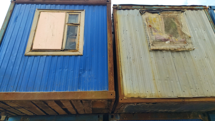 В Чехове незаконный хостел для мигрантов построили на земле местного депутата