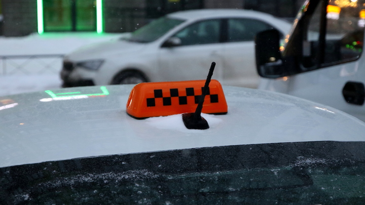 Житель Новосибирска обвинил женщину-таксиста в нападении на мать-инвалида