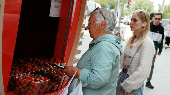 Врач рассказал, какие продукты помогают избежать деменции