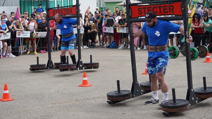 В Краснодаре проходит финал соревнований по гиревому спорту и перетягиванию каната