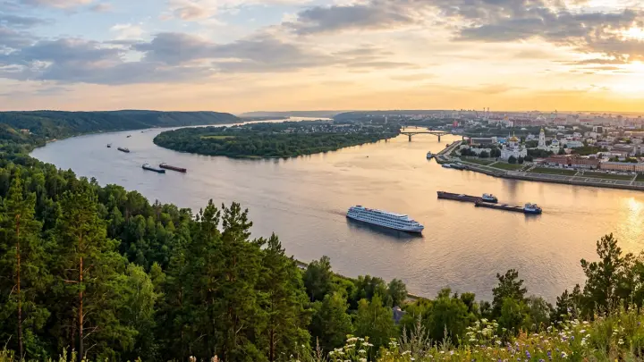 Водка, спасибо и Волга: Эррол Маск делится впечатлениями от России