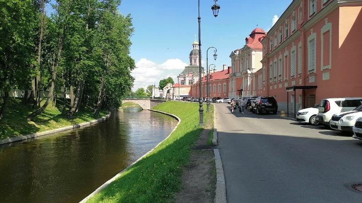 Оранжевый уровень опасности объявили в Петербурге из-за пекла