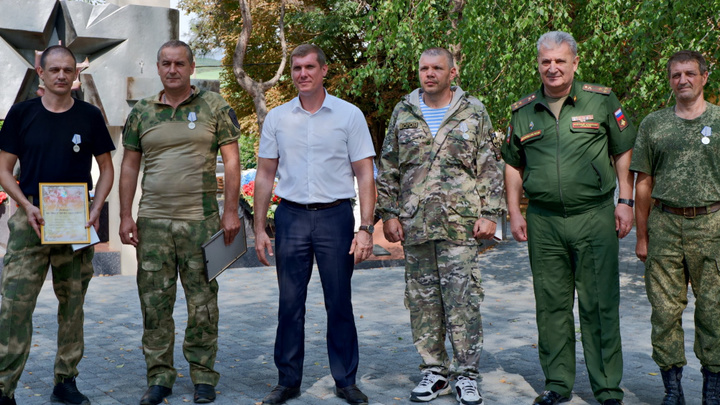В Туапсинском районе четырем героям СВО вручили боевые награды