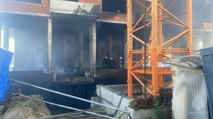 Один из пострадавших умер в реанимации после пожара на стройке в Омске