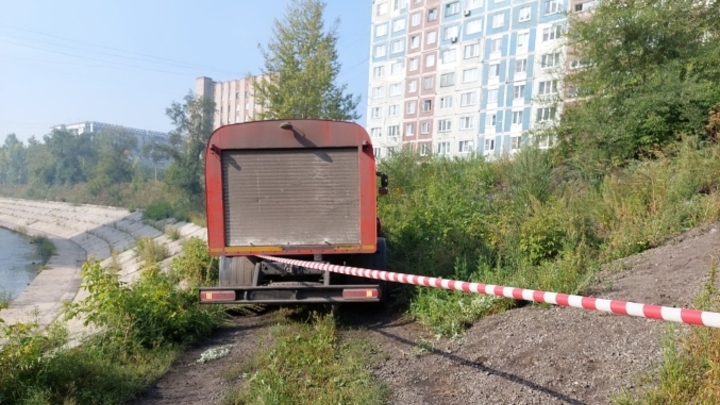 В Новокузнецке водитель КамАЗа насмерть задавил двух пешеходов на набережной