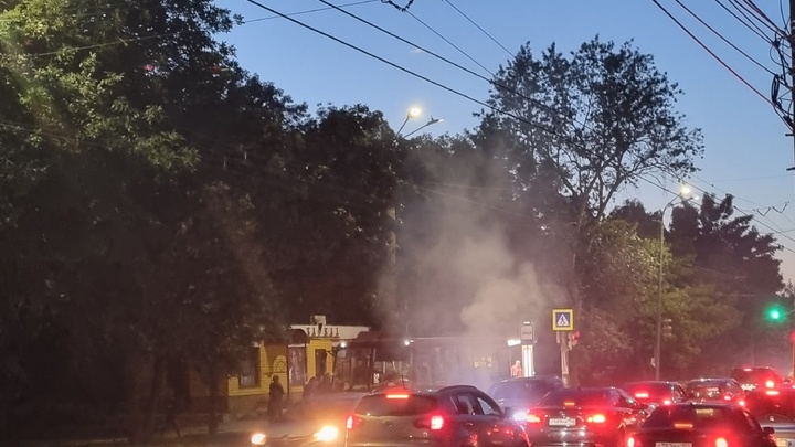 Фура с битумом опрокинулась в Нижнем Новгороде