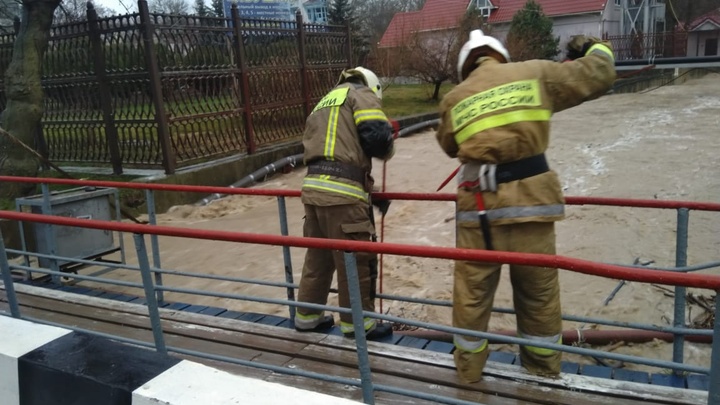 В Крымском районе эвакуировали 18 человек из-за подъёма уровня реки Адагум