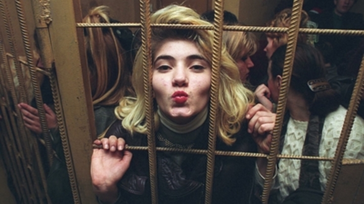 Девочки бьют друг друга: Поплавская показала, как отвратительно работают с молодёжью госструктуры