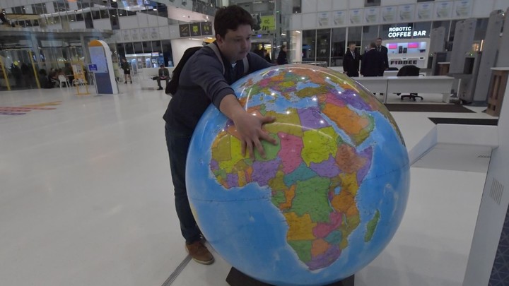 Такого раньше не наблюдалось. Учёные: Северный полюс больше не движется в Россию