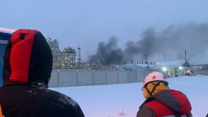 Сильное возгорание и звук сирен: Работу на заводе в Омске прервало ЧП
