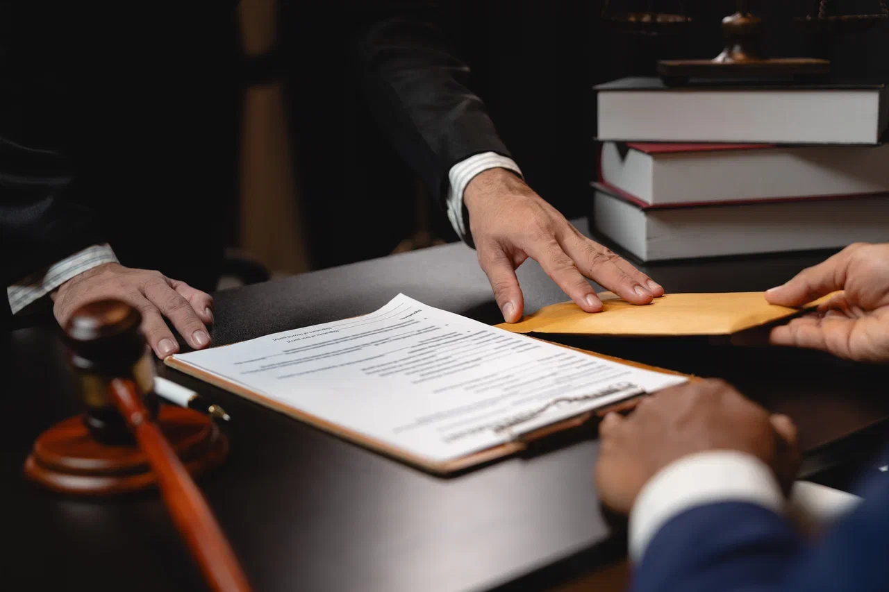 Адвокат-скандалист попытался сбежать в Чечню, но был задержан: Договориться не вышло - суд будет в Москве