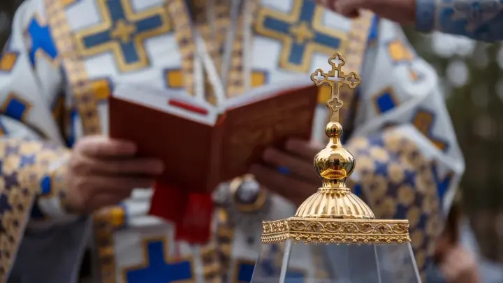 «Убережет от зла!»: Лобода рассказал, как использовать крещенскую воду