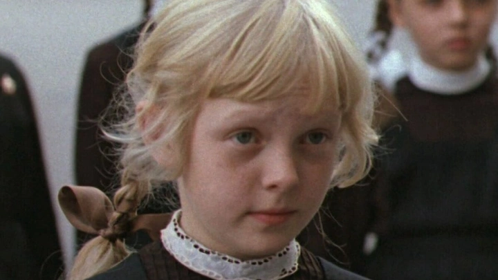 Самая известная девочка советского кино гибнет в одиночестве. С пятью кошками