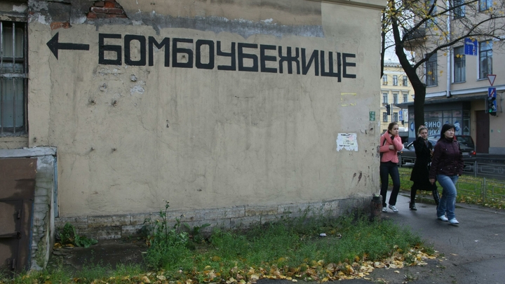 В Севастополе родителей с детьми не пустили в бомбоубежище Дома культуры во время воздушной тревоги