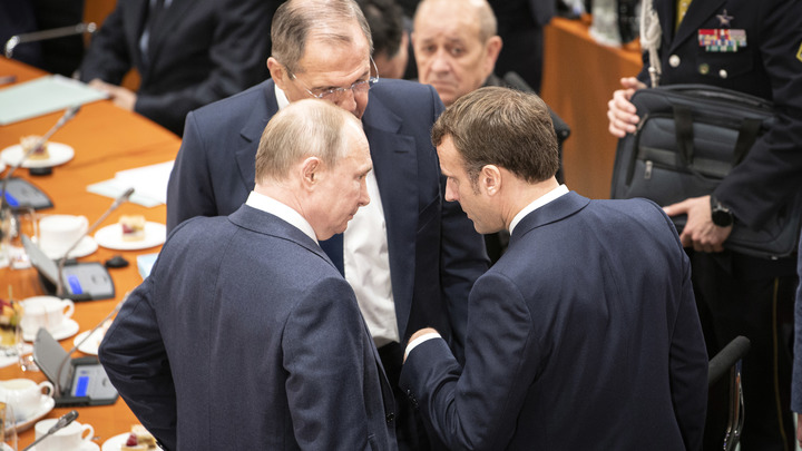 Макрон напомнил Путину свой номер телефона