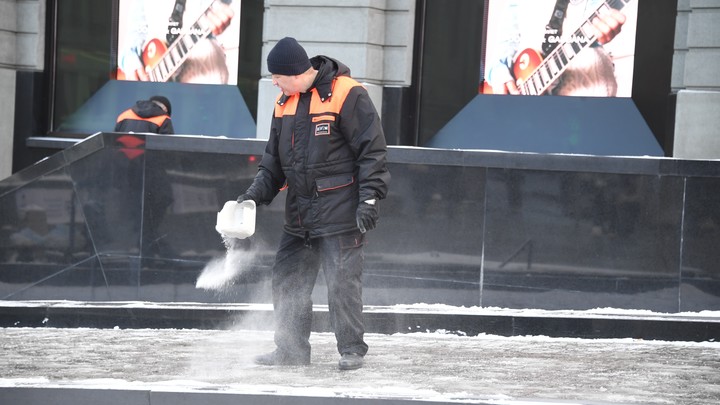 Люди и машины покатились: Во Владивостоке случился ледяной ад