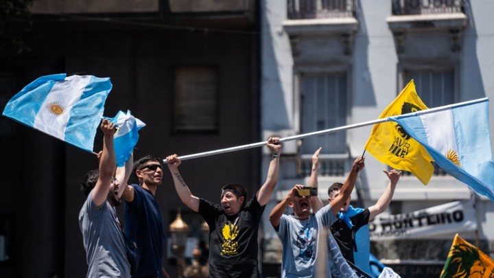 В ход пошли ножи: Аргентина бунтует против нового президента