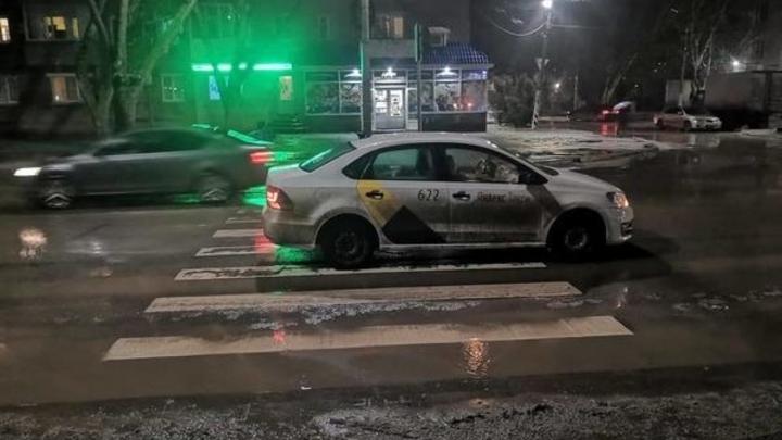 В Таганроге пенсионер на иномарке сбил 17-летнюю девушку на зебре