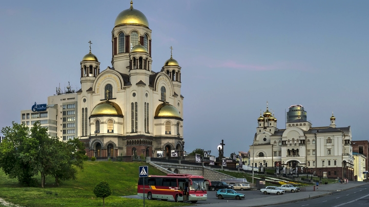 Пентхаус с золотым ёршиком продают в Екатеринбурге за 45 млн рублей