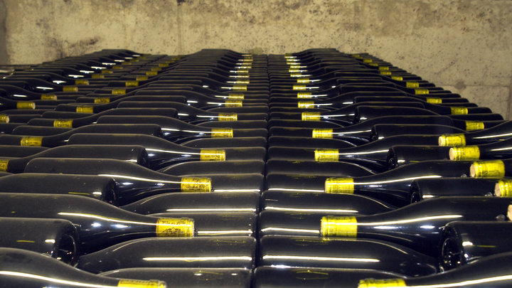 В Апшеронске сотрудники ФСБ изъяли 3,5 тонны контрафактного алкоголя