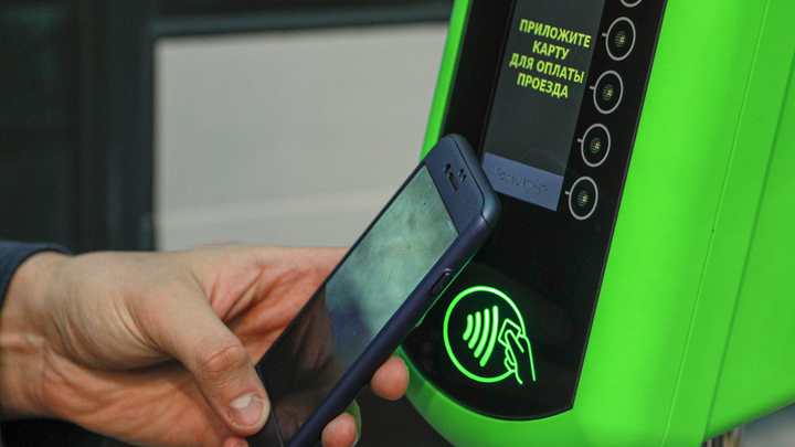Жители Екатеринбурга столкнулись с проблемами при оплате проезда по QR-коду