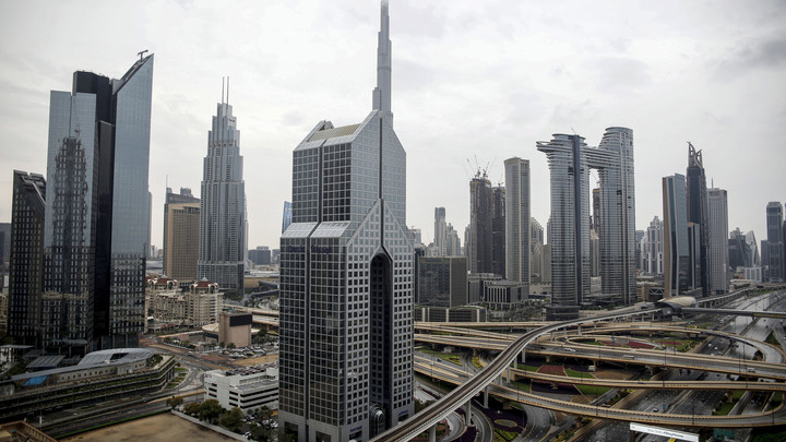 Собчак разоблачила въездные тесты на COVID: Не забудьте выключить мобильный