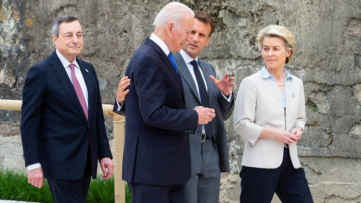 За 30 часов до встречи Путина и Байдена: Бой с дверью приковал внимание всего мира