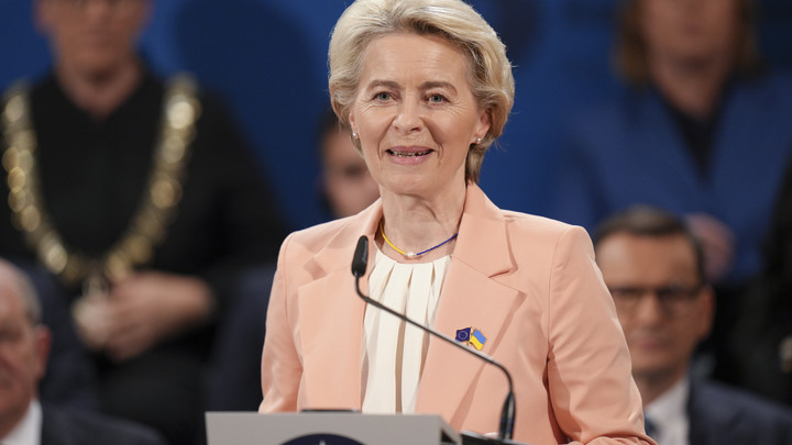 Исчезни: После слов о военных преступлениях и России фон дер Ляйен в Twitter дали совет