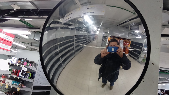 Очевидно, что не будет: Хазин назвал товары, в которых нуждается Россия