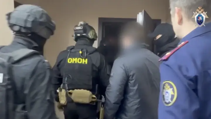 Замначальника полиции Красноярска задержали за миллионные взятки и помощь мигрантам