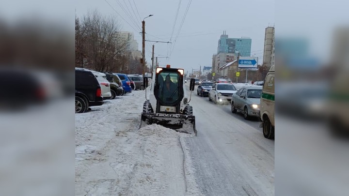 Мэр Наталья Котова поручила очистить остановки в Челябинске от снега и льда