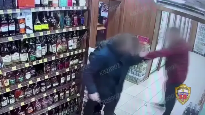 В Москве сотрудник алкомаркета выстрелил в покупателя