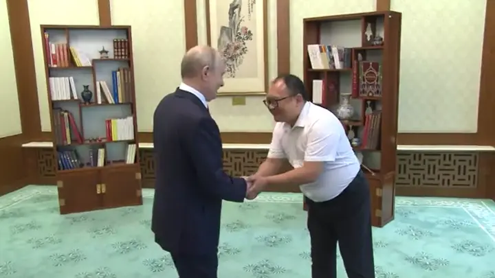 Путин встретился с тем самым китайским мальчиком. Пользователи потеряли дар речи: Как так?