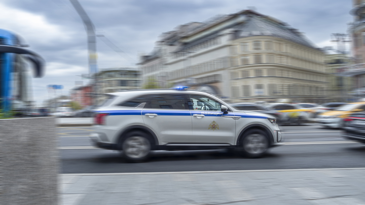 Сотрудники полиции разнимали массовую драку у бара в Басманном переулке в Москве