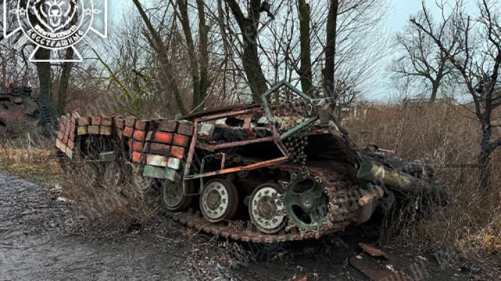 В сети опубликовали кадры с подбитой техникой ВСУ в курском приграничьи