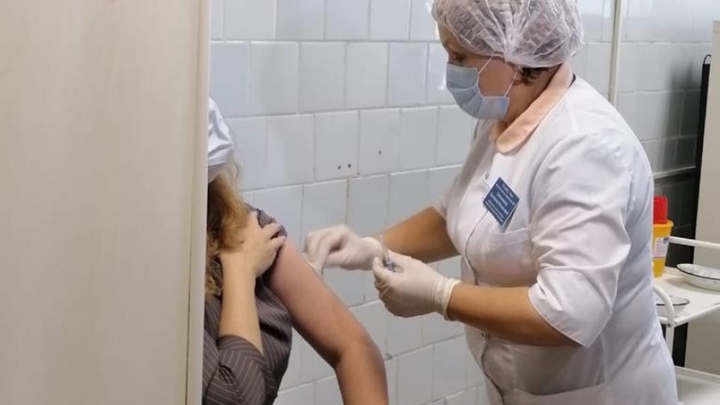 Ещё один мобильный пункт вакцинации открылся в Чите на улице Советской