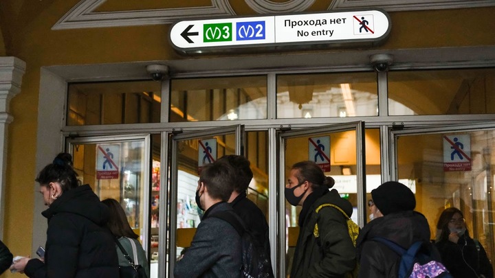 На платформах метро Санкт-Петербурга поймали 40 нарушителей масочного режима