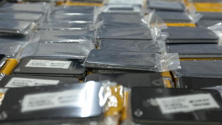 Забайкалец пронес через границу с Китаем три тысячи смартфонов