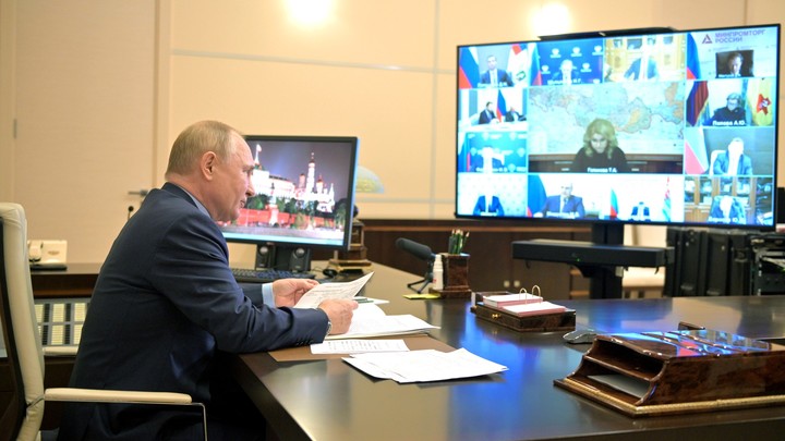 Власти определились с нерабочими днями в Свердловской области